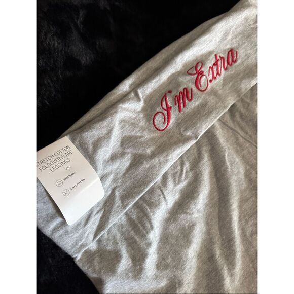 VS PINK valentines im extra grey red  flare yoga leggings pants xxl/2xl NwT - Picture 4 of 8